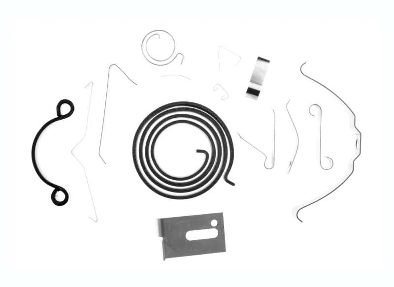 Conjunto de piezas industriales fabricadas mediante conformado de fleje y alambre para diferentes aplicaciones mecánicas.